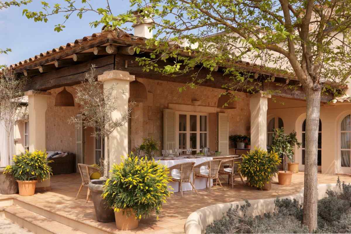 Як оформити будинок у стилі іспанського Середземномор 'я